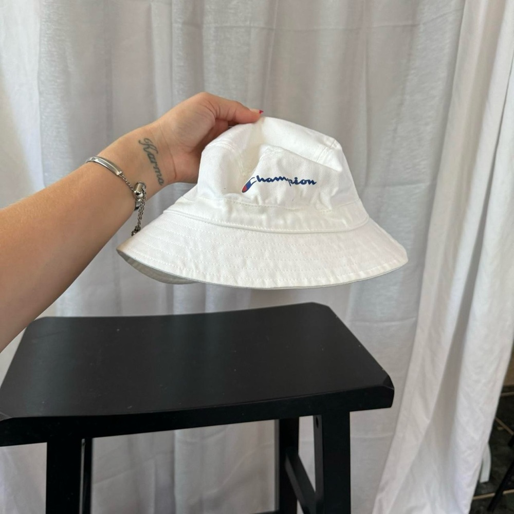 Champion ▪️ womens white sporty Y2K bucket hat - mint condition